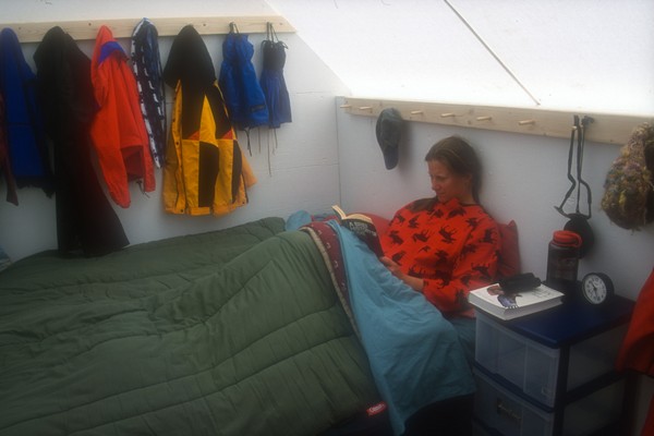 The sleeping huts can be set up with a double bed